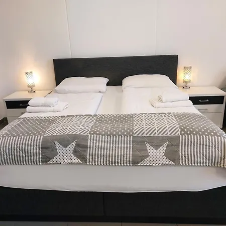 J&l Zentrale Lage Apartamento